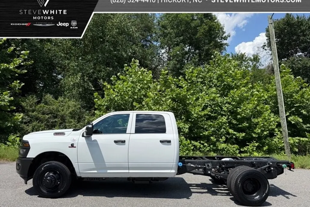 2025 Ram 3500 Tradesman photo 1