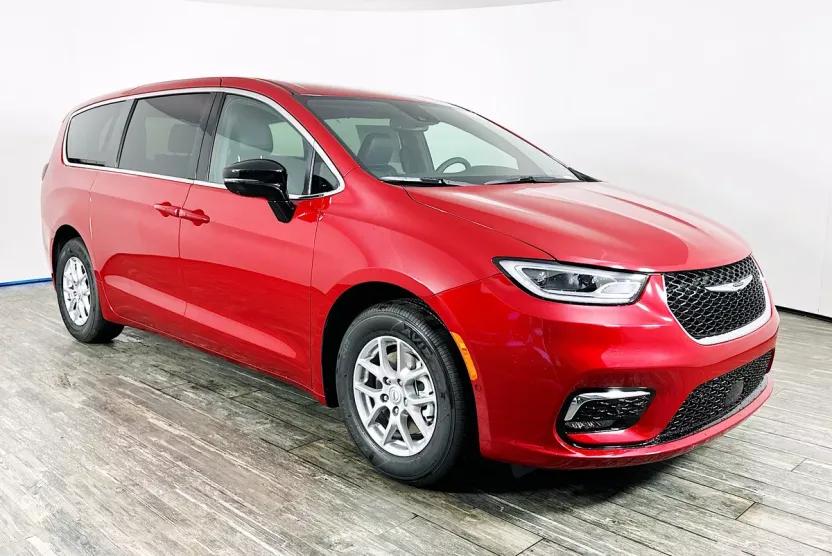 2026 Chrysler Pacifica photo 1