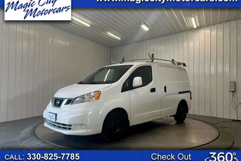 2020 Nissan NV200 SV photo 1