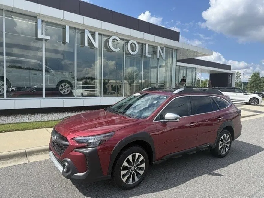 2025 Subaru Outback Touring photo 1