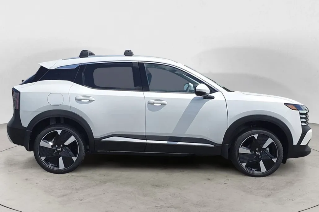 2025 Nissan Kicks SR photo 1
