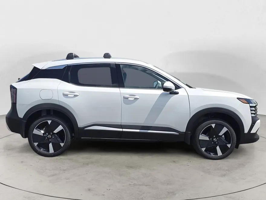 2025 Nissan Kicks SR photo 1