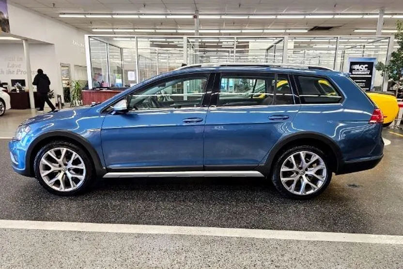 2017 Volkswagen Golf Alltrack 1.8T photo 1