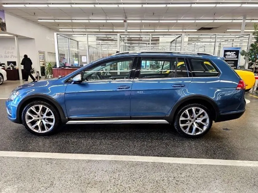 2017 Volkswagen Golf Alltrack 1.8T photo 1