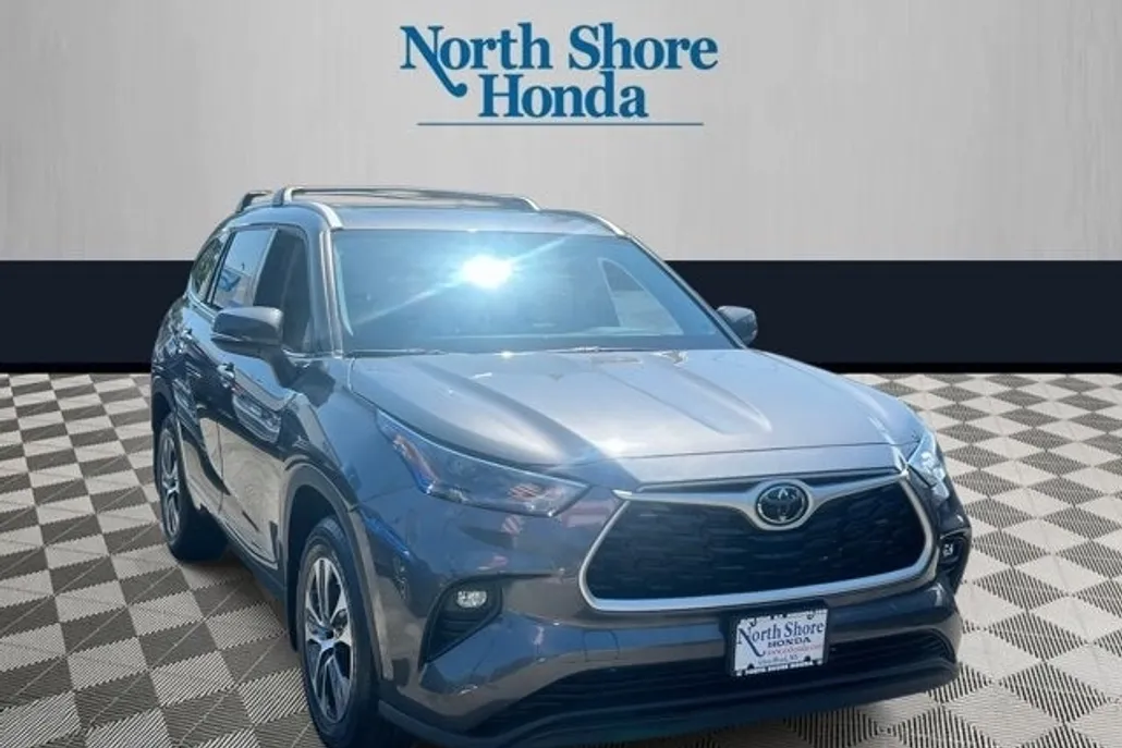 2022 Toyota Highlander XLE photo 1