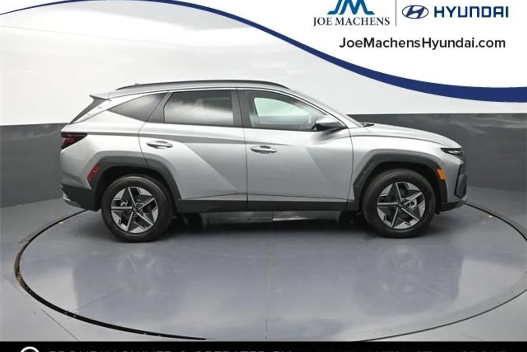 2025 Hyundai Tucson SEL photo 1