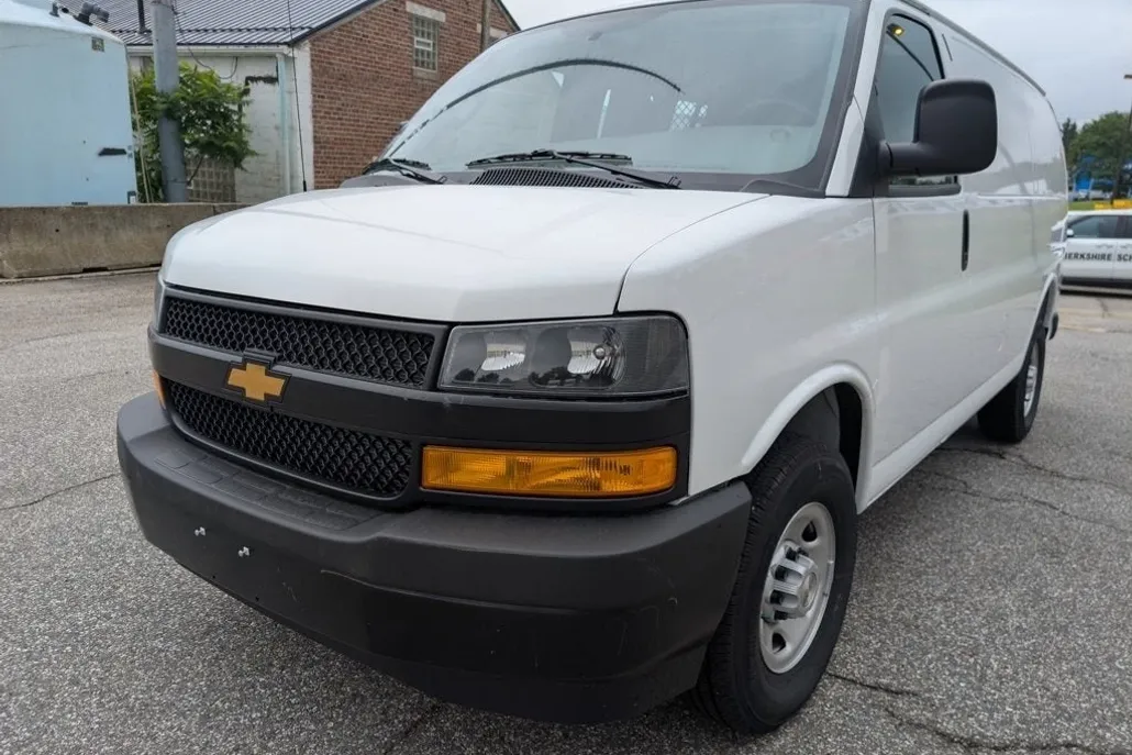 2025 Chevrolet Express Cargo Van Work photo 1