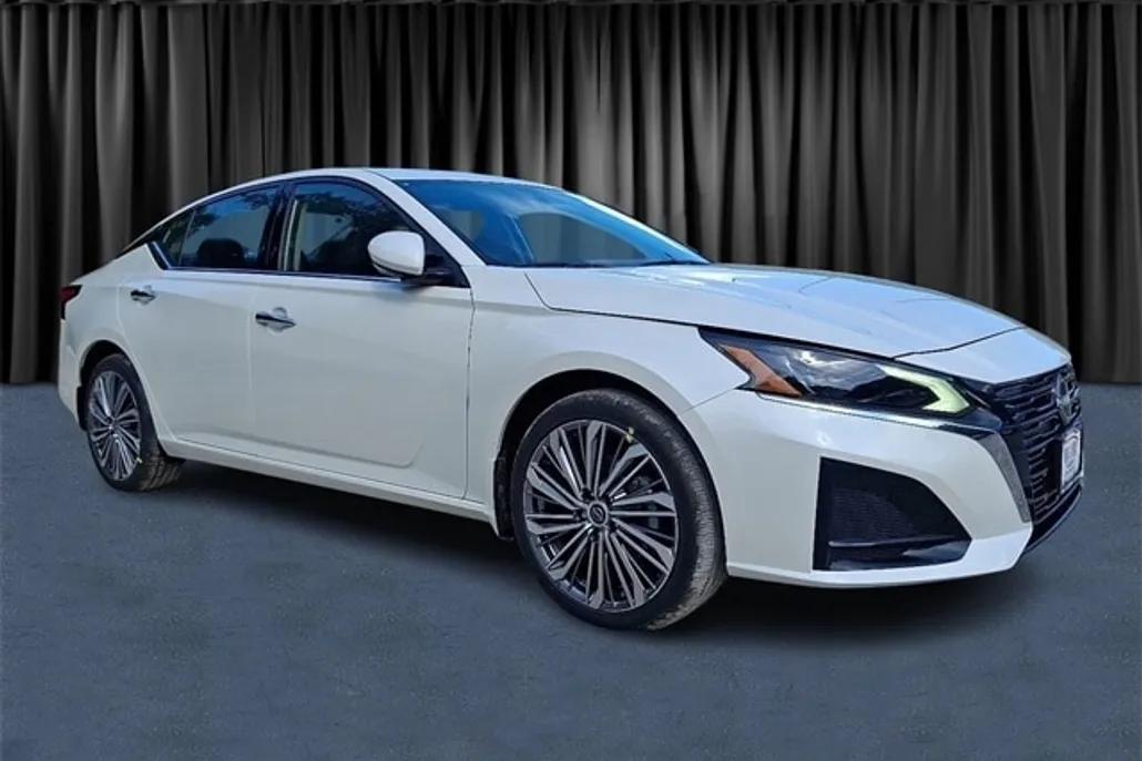 2025 Nissan Altima 2.5 SL photo 1