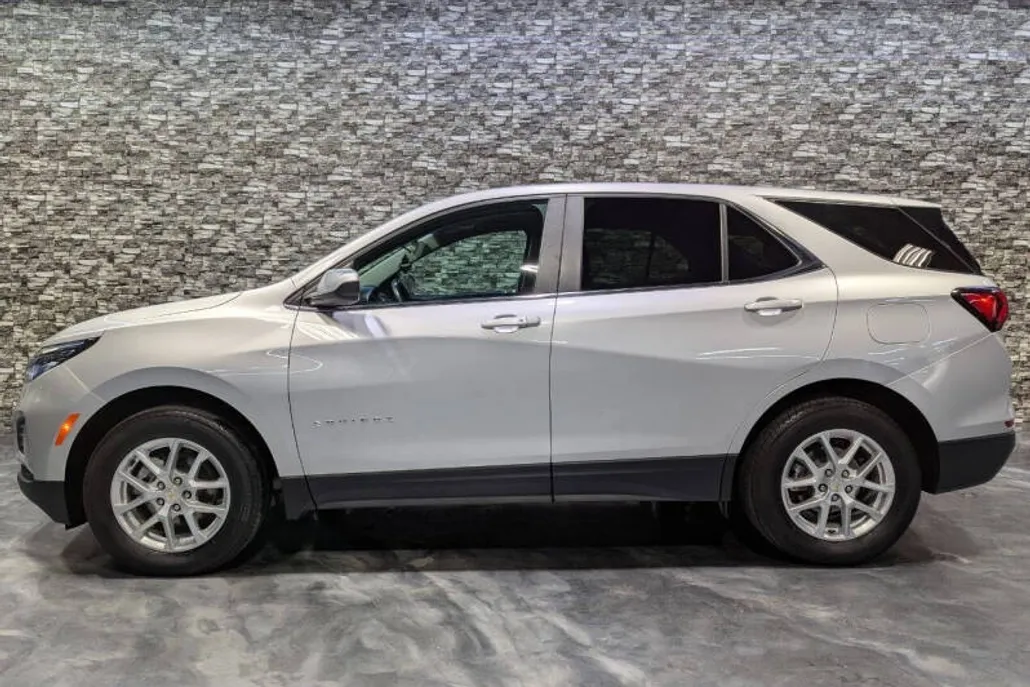 2022 Chevrolet Equinox LT photo 1