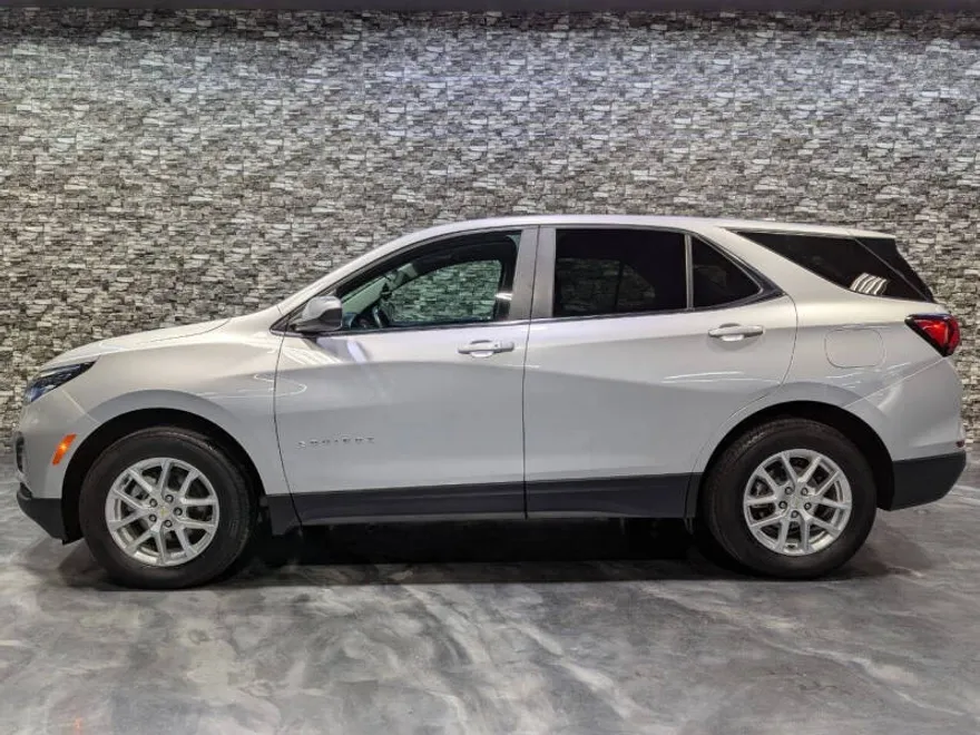 2022 Chevrolet Equinox LT photo 1