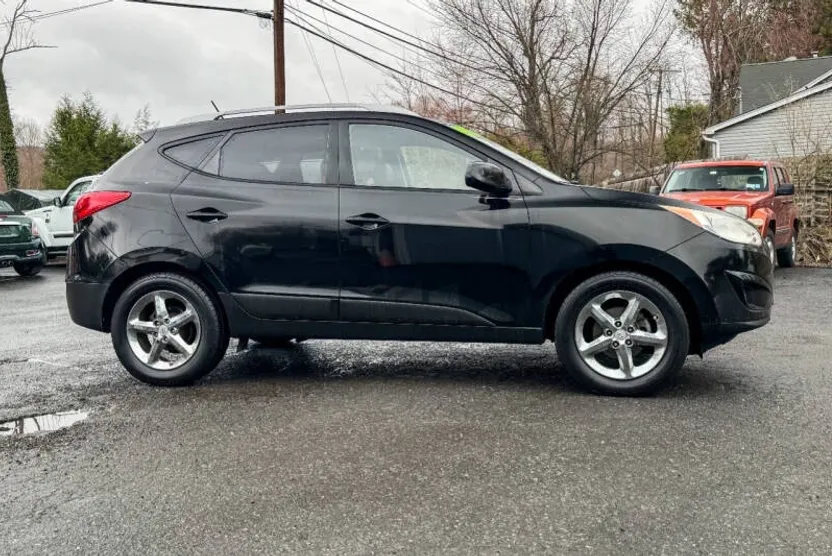 2010 Hyundai Tucson GLS photo 1
