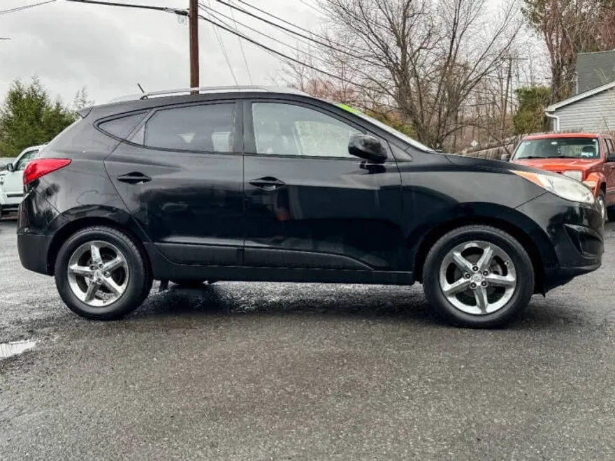 2010 Hyundai Tucson GLS photo 1