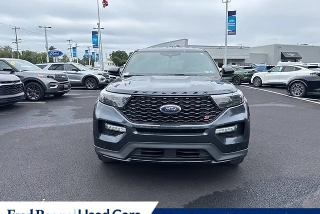 2022 Ford Explorer ST photo 1