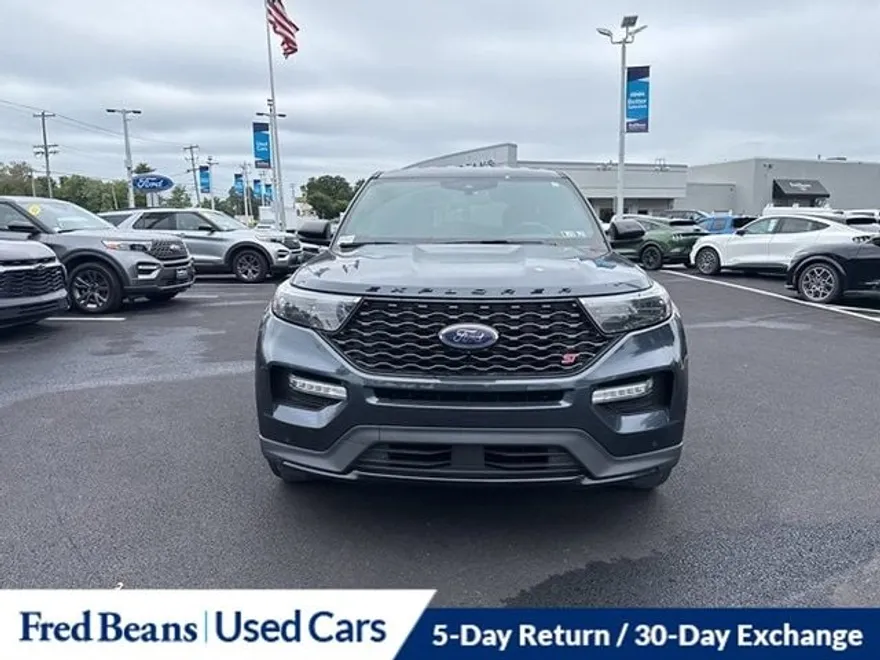 2022 Ford Explorer ST photo 1