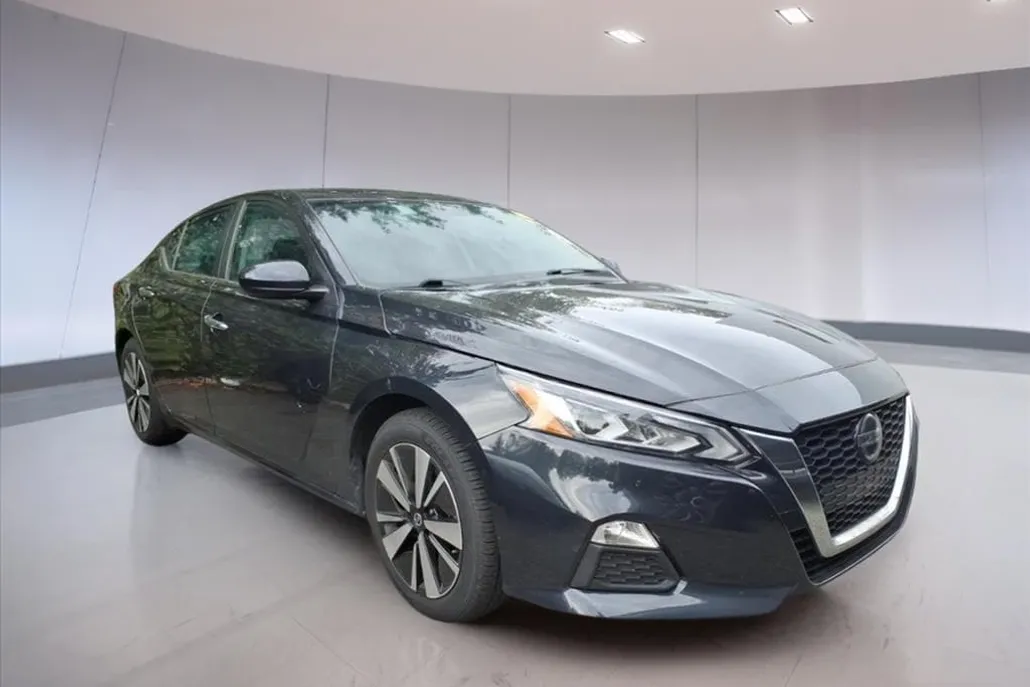 2022 Nissan Altima 2.5 SV photo 1