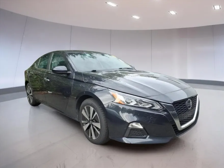 2022 Nissan Altima 2.5 SV photo 1