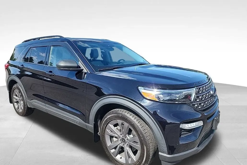 2021 Ford Explorer XLT photo 1