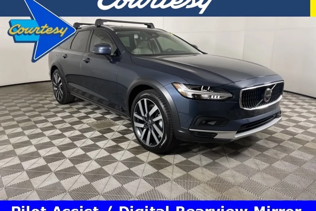 2025 Volvo V90 Cross Country B6 AWD Plus photo 1