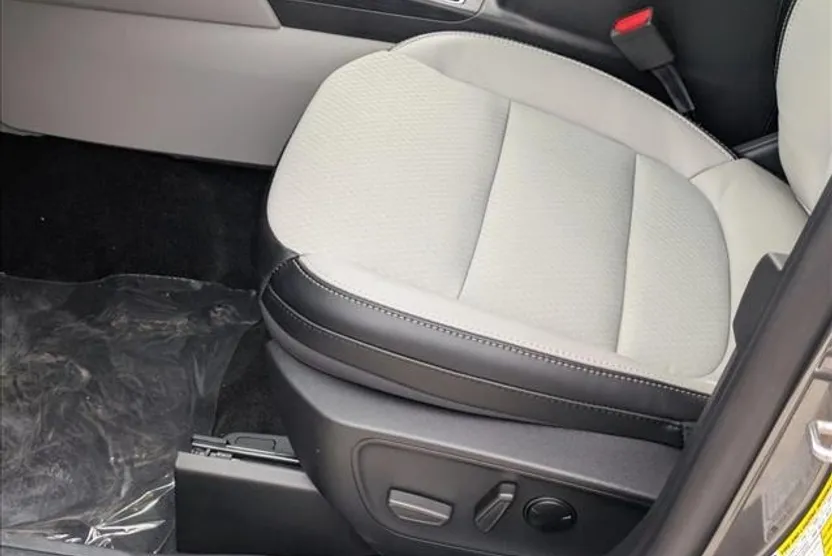 2025 Ford Escape photo 1