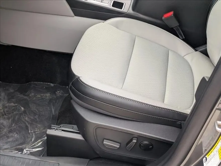 2025 Ford Escape photo 1