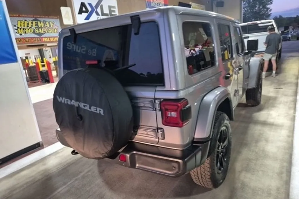 2021 Jeep Wrangler Unlimited Sahara Altitude photo 1