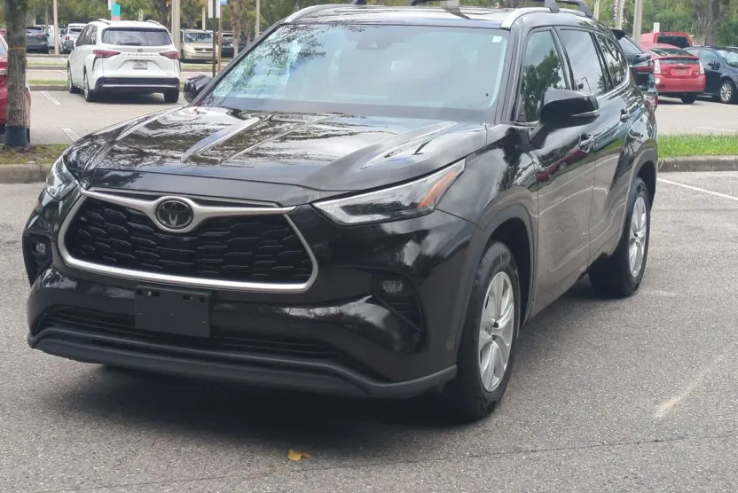 2022 Toyota Highlander XLE photo 1