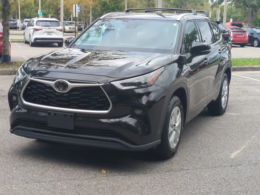 2022 Toyota Highlander XLE photo 1