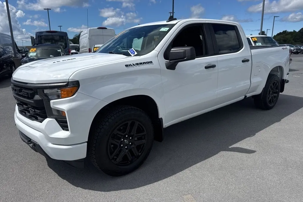 2023 Chevrolet Silverado 1500 Custom photo 1
