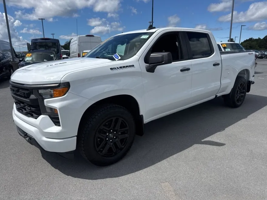 2023 Chevrolet Silverado 1500 Custom photo 1