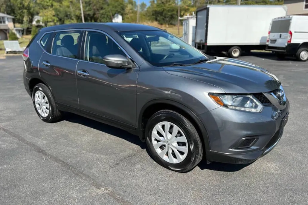 2015 Nissan Rogue S photo 1