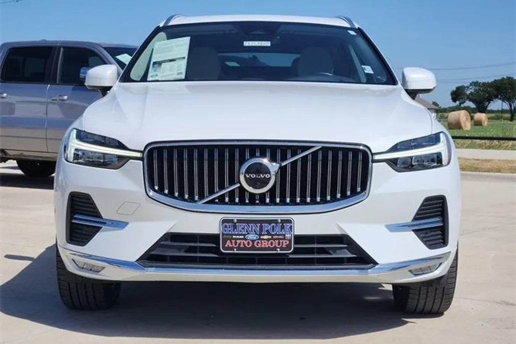 2023 Volvo XC60 B5 Plus photo 1