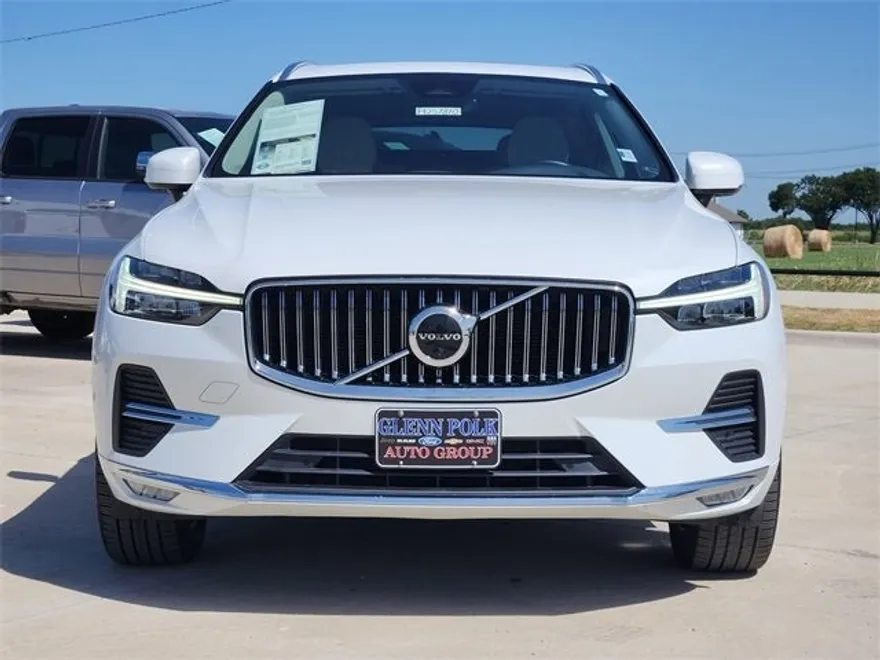 2023 Volvo XC60 B5 Plus photo 1
