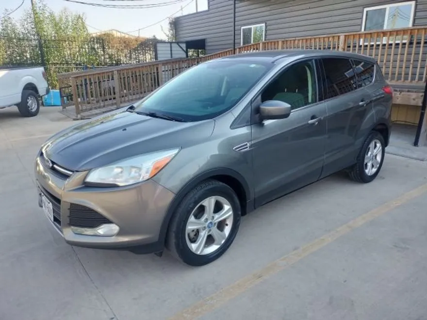 2013 Ford Escape SE Sport photo 1