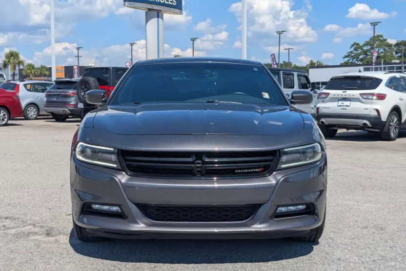 2016 Dodge Charger SXT photo 1