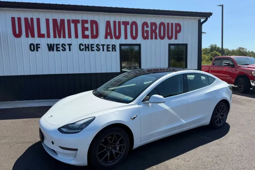 2019 Tesla Model 3 Standard Range Plus photo 1