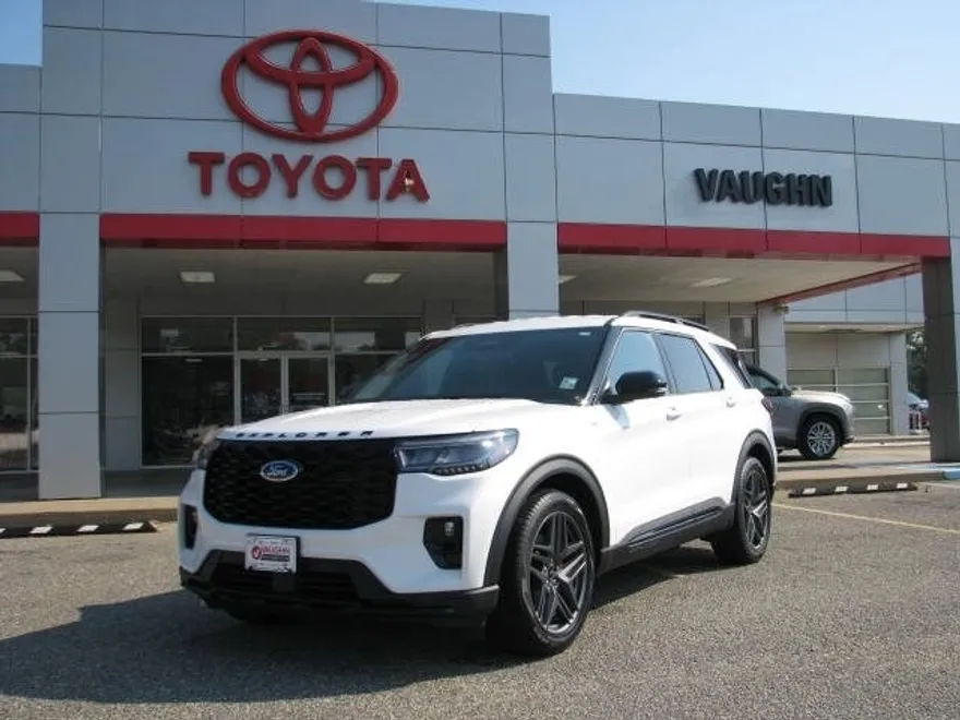 2025 Ford Explorer ST-Line photo 1