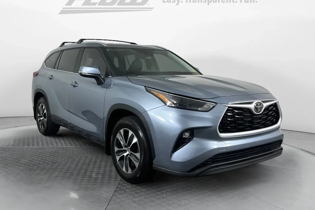 2024 Toyota Highlander XLE photo 1
