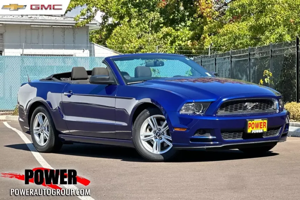 2014 Ford Mustang V6 photo 1