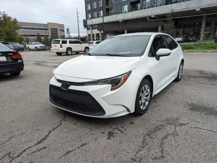 2021 Toyota Corolla LE photo 1