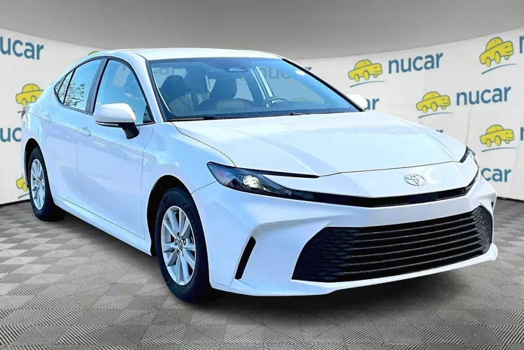 2025 Toyota Camry LE photo 1