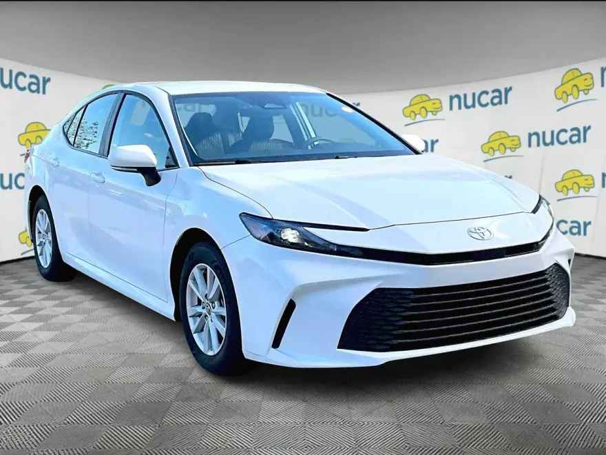 2025 Toyota Camry LE photo 1