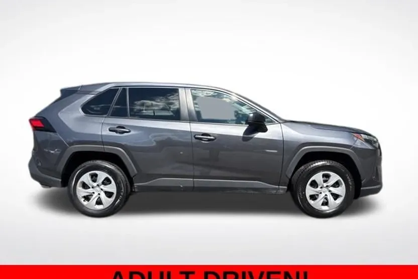 2024 Toyota RAV4 LE photo 1