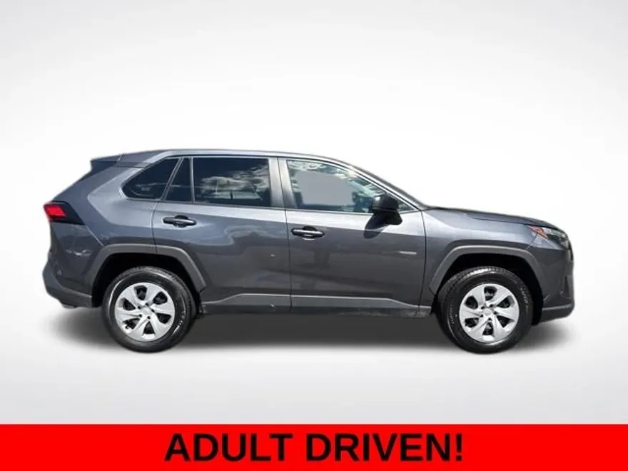 2024 Toyota RAV4 LE photo 1