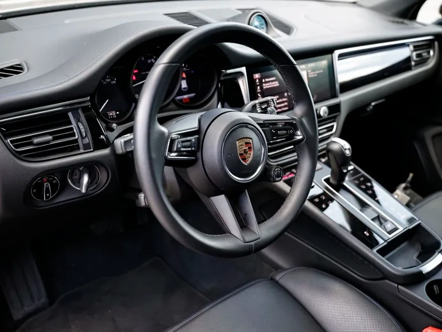 2025 Porsche Macan T photo 1