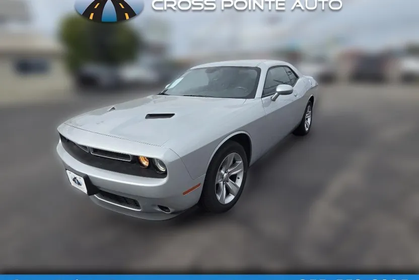 2022 Dodge Challenger SXT photo 1