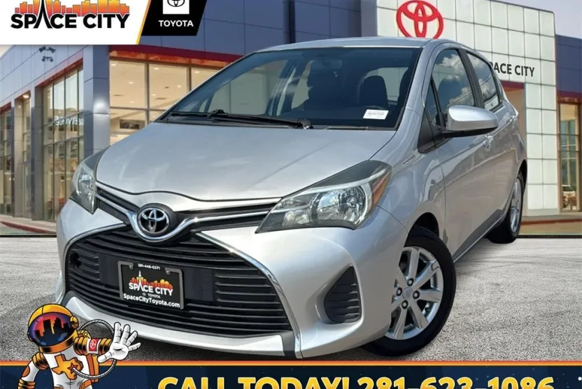 2015 Toyota Yaris LE photo 1