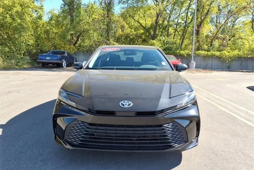 2025 Toyota Camry LE photo 1
