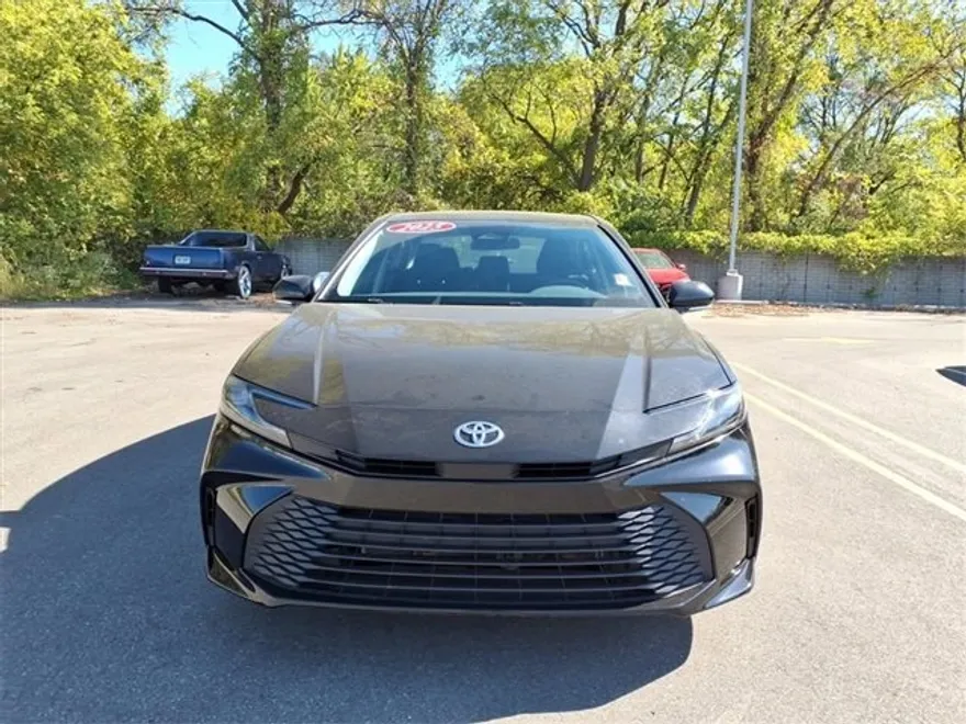 2025 Toyota Camry LE photo 1