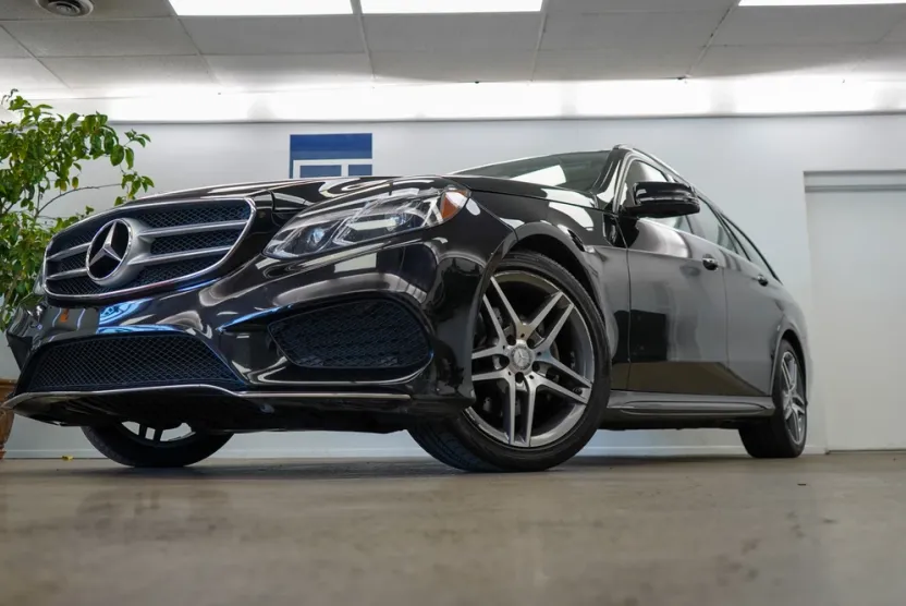 2016 Mercedes Benz E photo 1