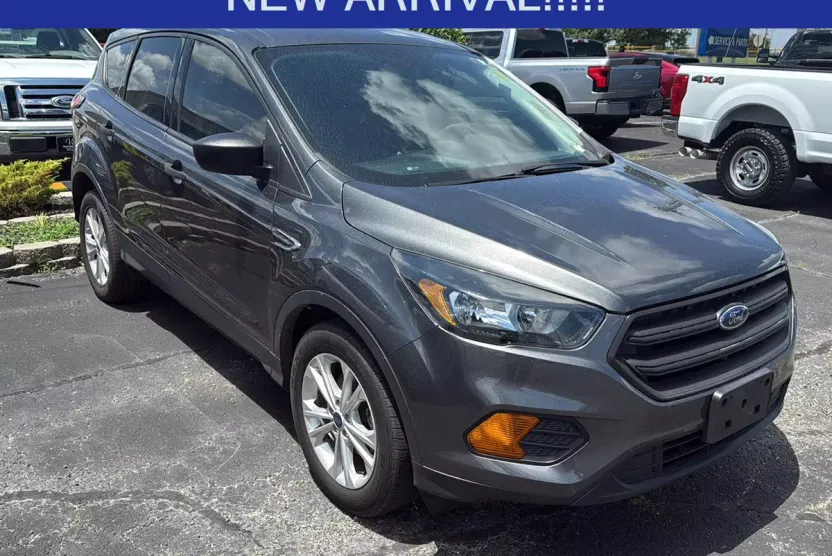 2019 Ford Escape S photo 1